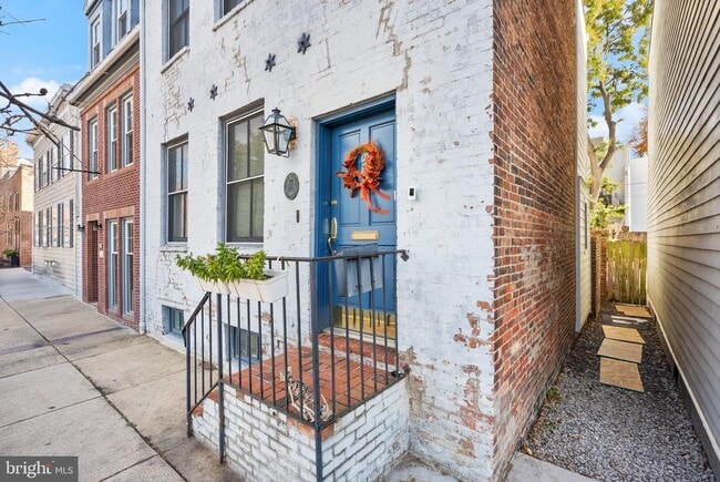 Building Photo - 214 S Henry St