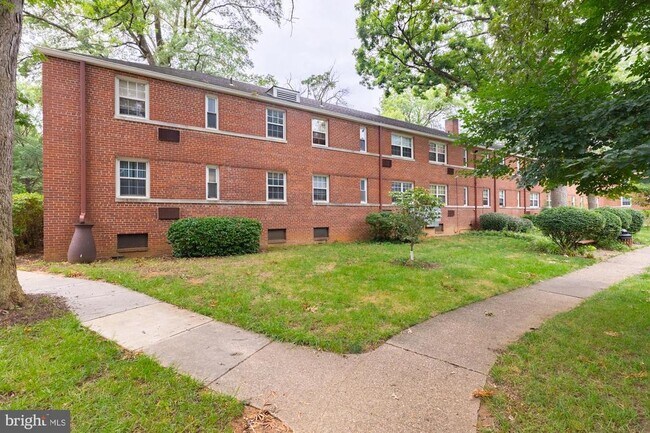 Building Photo - 201 N George Mason Dr