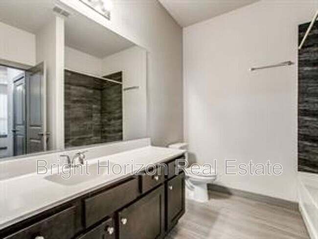 Building Photo - 10612 Tube Dr