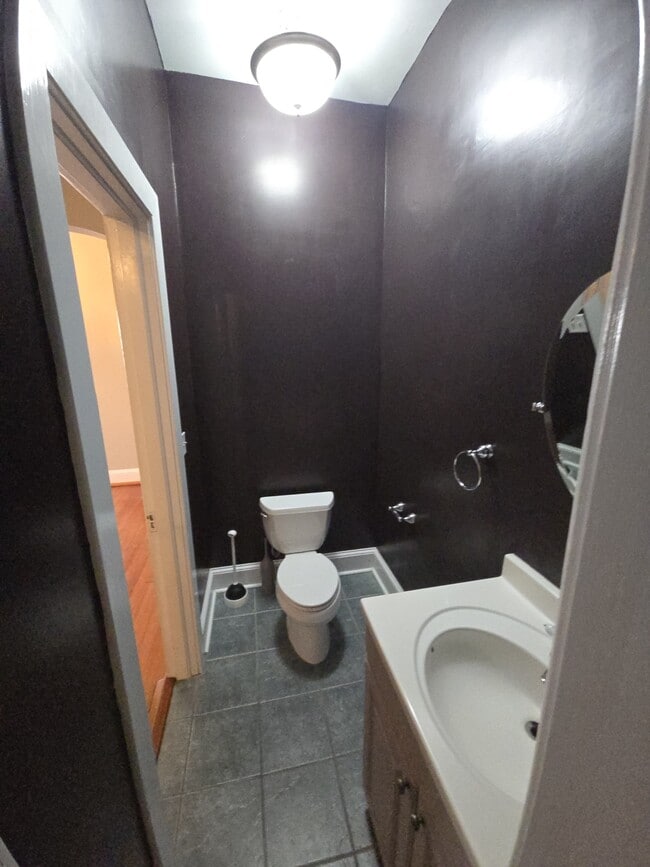 Building Photo - 800 Graydon Ave