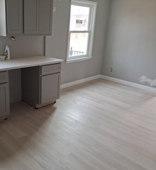 Building Photo - 7450 Calvin Ave