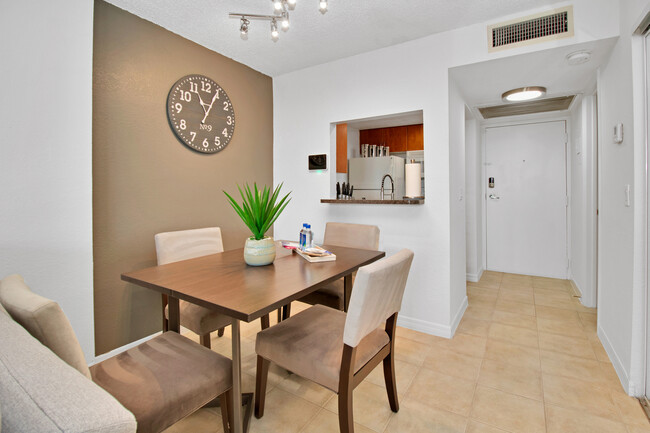 Building Photo - 2560 S Ocean Blvd