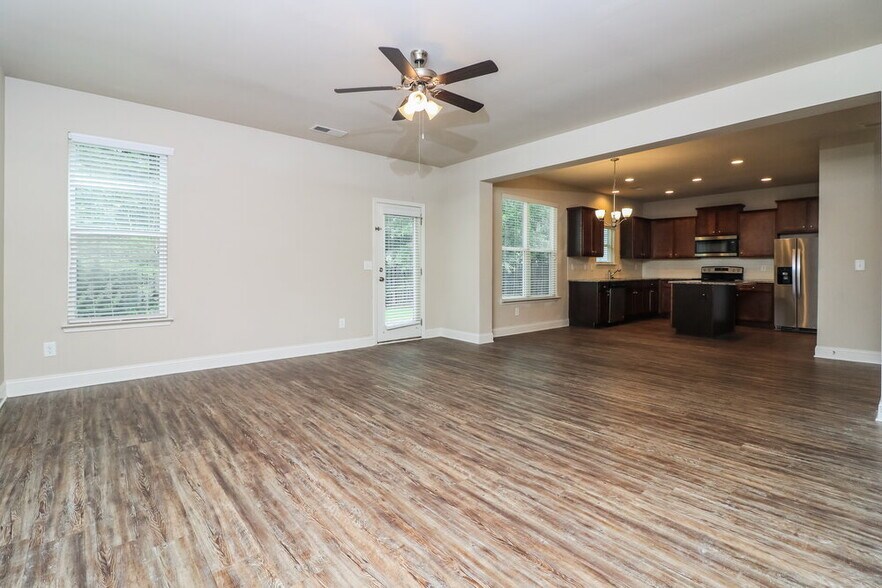 Building Photo - 279 Faron Dr