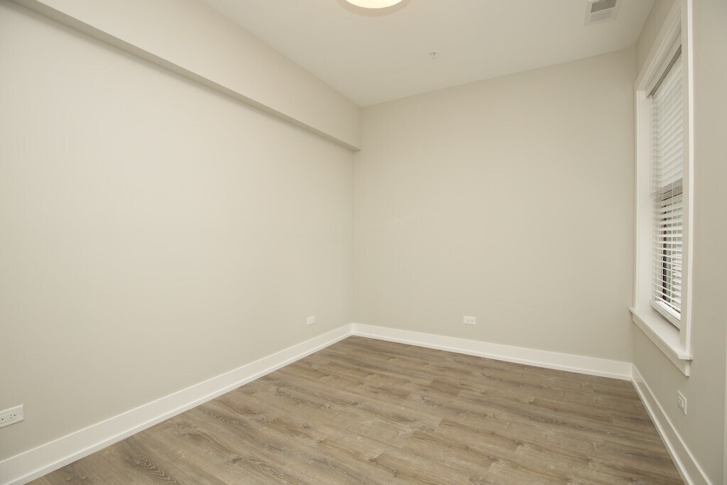 Building Photo - 1143 Maple Ave