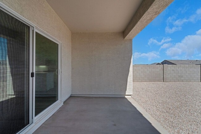 Building Photo - Charming 4BR House in Surprise