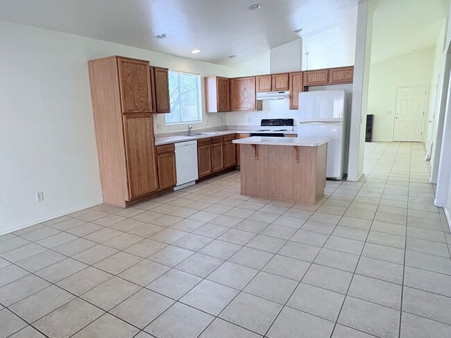 Building Photo - 3 bed/2 bath home on the north west side with garage and fenced yard