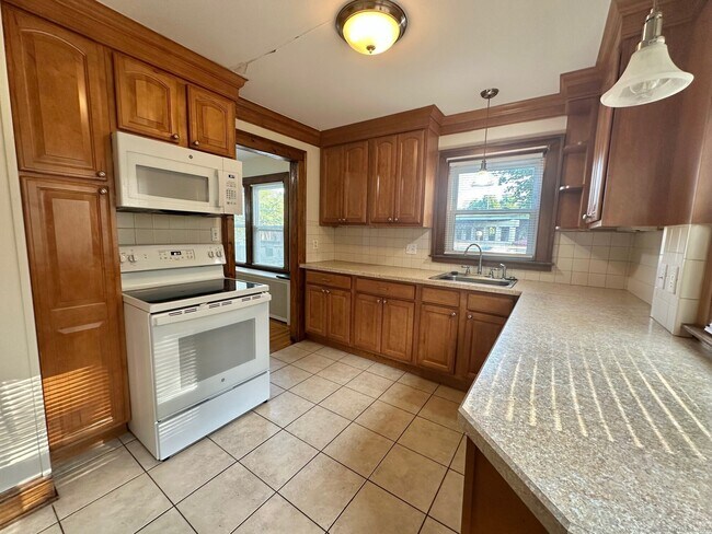 Building Photo - 93 Kimberly Ave