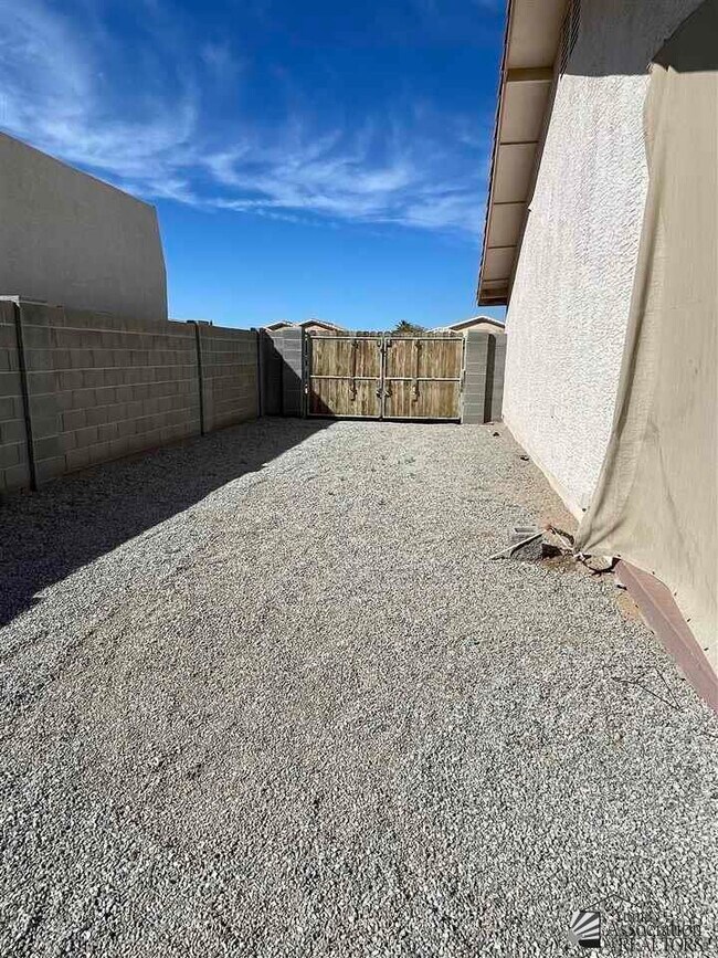 Building Photo - 10607 E 35th Pl