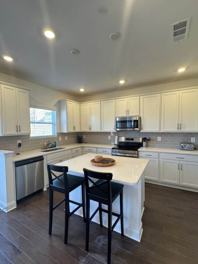 Building Photo - Fully Furnished 4BR Home with Loft, Patio & 2-Car Garage – Lawn Care Included