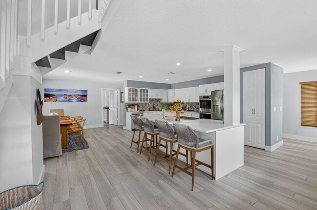 Building Photo - 6701 Hillside Ln