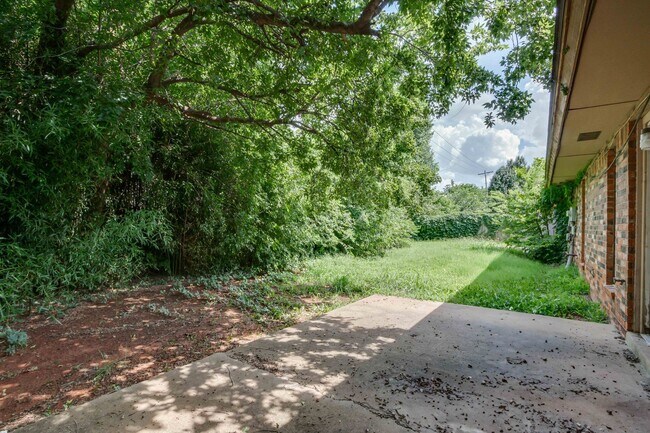 Building Photo - 7312/7314 Kings Manor Court