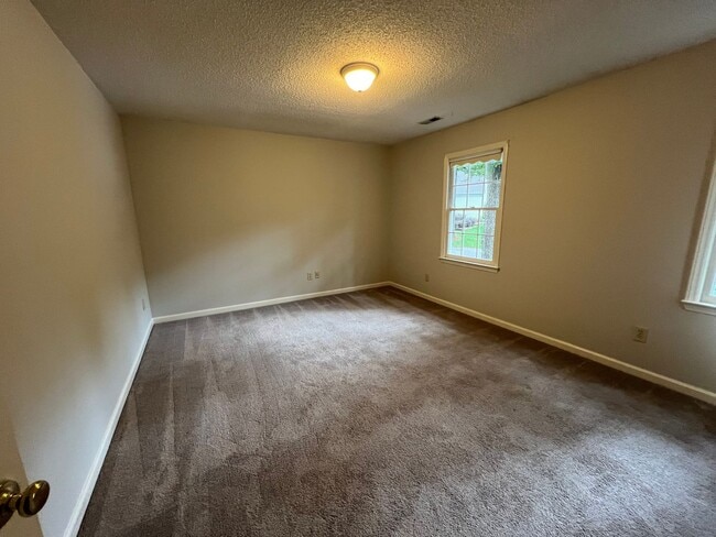 Building Photo - 4 Bedroom 2.5 Bathroom House for rent in Cary NC