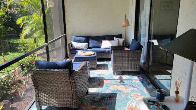 Building Photo - 202 Pinebrook Dr