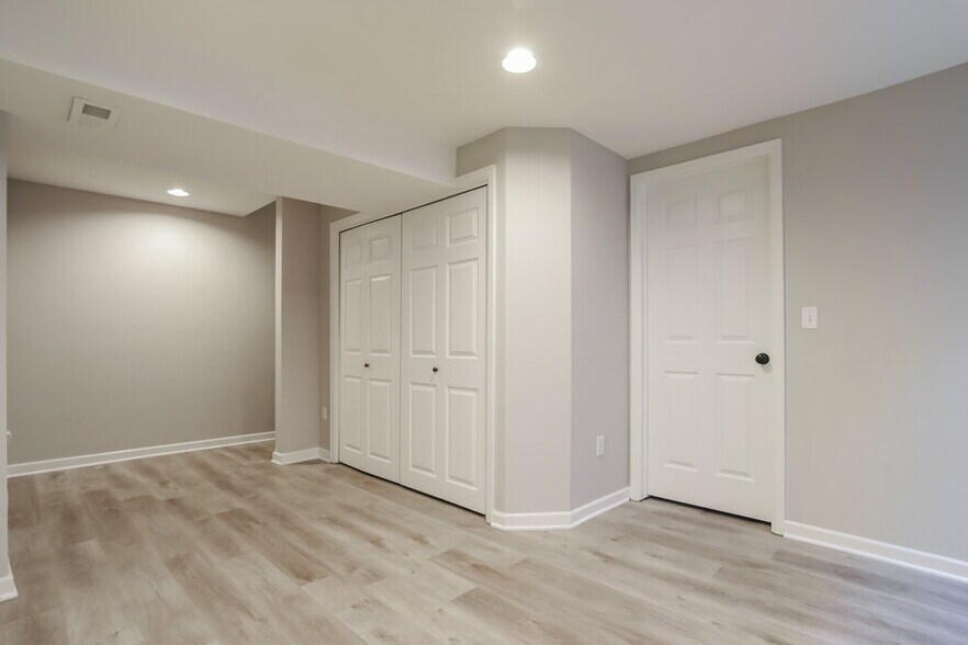 Building Photo - 7941 E Harvard Cir