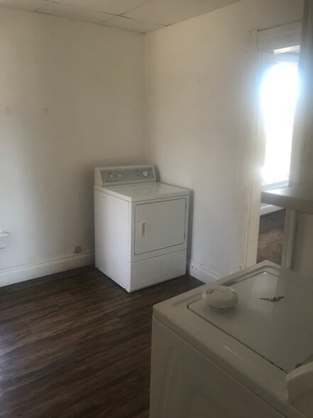 Washer Dryer - 625 14th Ave