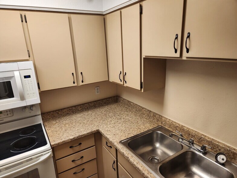 Building Photo - 100 E 600 S