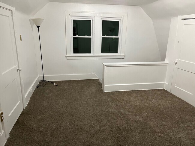 Building Photo - 518 W Earle Ave