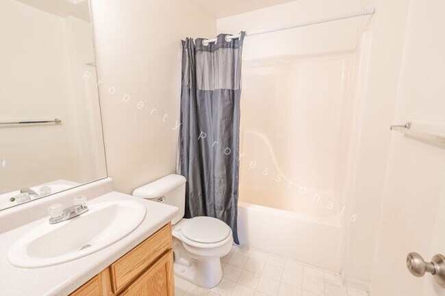 Building Photo - 1015 Domelby Ct