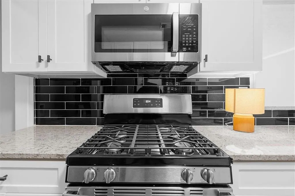 New Gas Range/Oven - 704 Augusta Dr SE