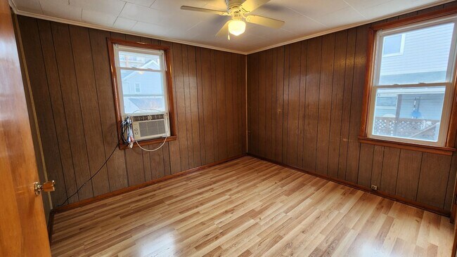 Building Photo - Fallowfield Ave Duplex