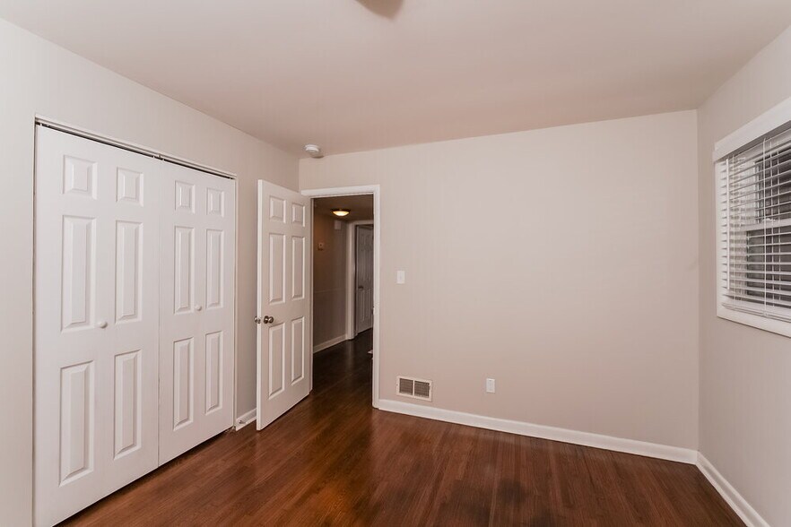 Building Photo - 432 16th Ave NW