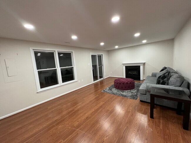 Building Photo - 5197 Glen Meadow Dr