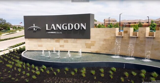 Building Photo - Come check out this well maintained 4 bedroom, 2.5 bath home in the well desired community of Lan...