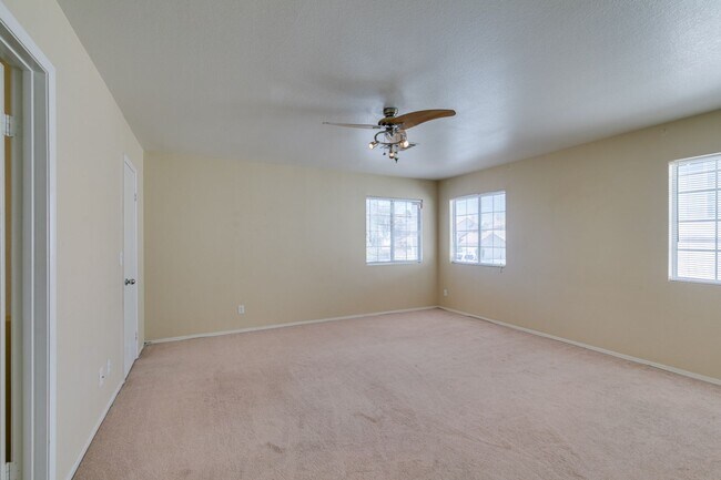 Building Photo - SUMMERLIN, SPACIOUS, 4 BED HOME WHITH A LARGE BACKYARD