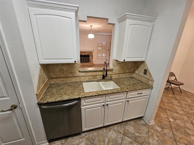 Building Photo - 9800 Pagewood Ln