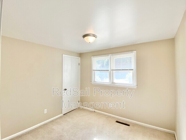 Building Photo - 146 Linbrook Dr