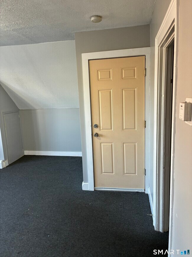 Building Photo - 255 Poplar St