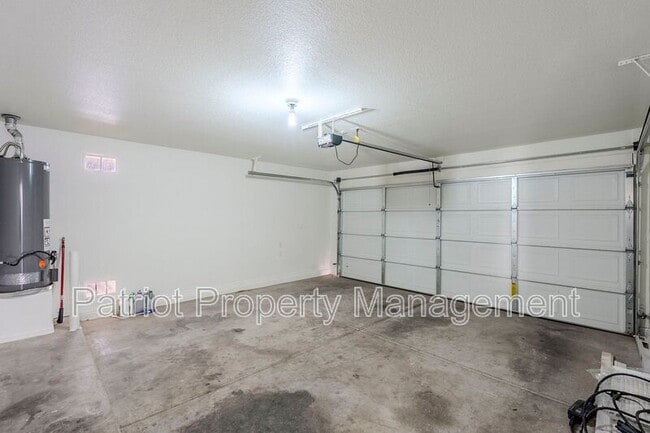 Building Photo - 2530 E Camellia Dr
