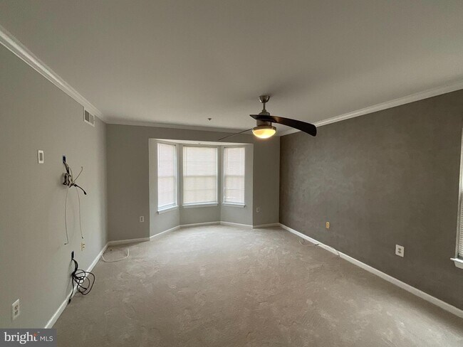 Building Photo - 9808 Lake Point Ct