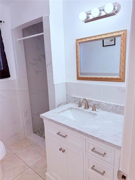 Building Photo - 824 SW 12th Ct