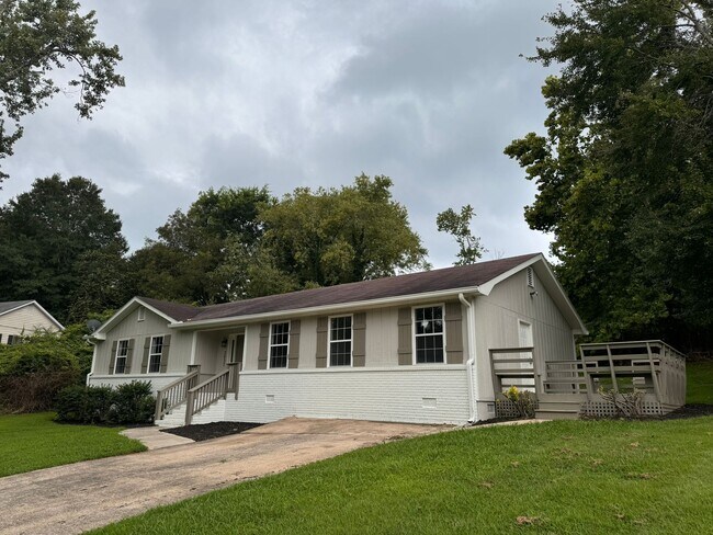 Building Photo - 3037 Summer Lake Dr