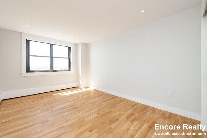 Building Photo - 1400 Columbia Rd