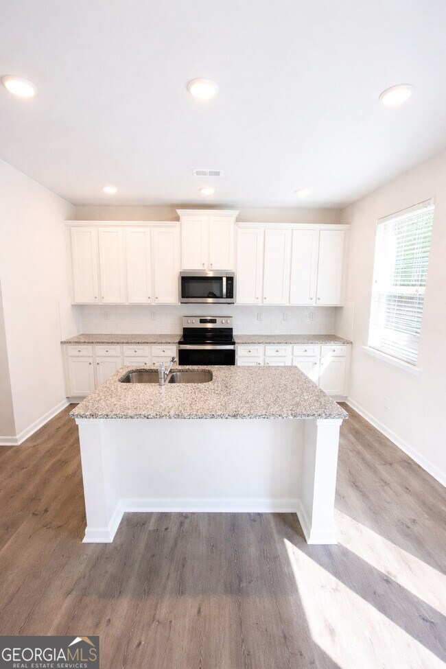 Building Photo - 214 Patriots Wy