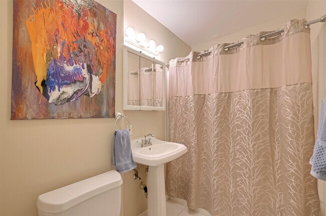 Building Photo - 6018 Berendo St