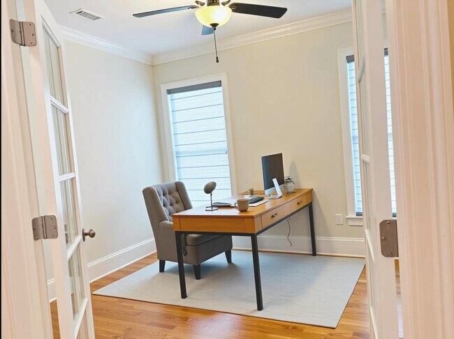 Building Photo - 2506 Blue Ridge Dr