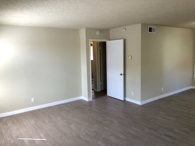 Building Photo - Airy 2 Bedroom 2 Bath with Front Patio