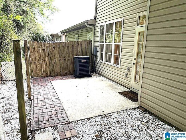 Building Photo - 156 Hayesbury Ct