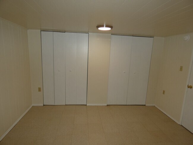 Building Photo - 822 E Seventh - Central Charmer