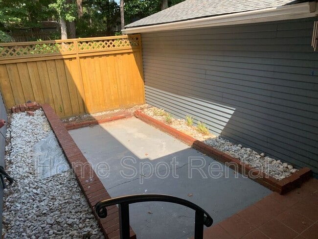 Building Photo - 2932 Lavista Way