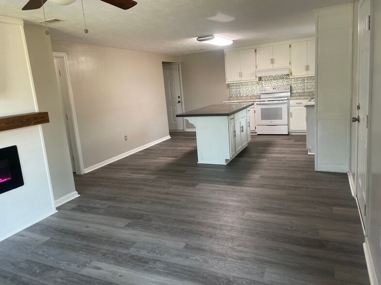 Building Photo - 982 GA-56