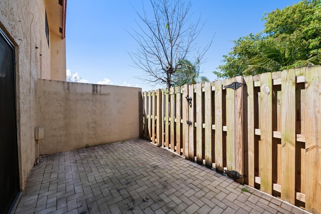 Building Photo - 3281 E Golf Blvd