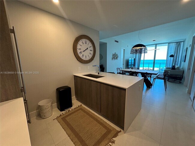Building Photo - 17550 Collins Ave