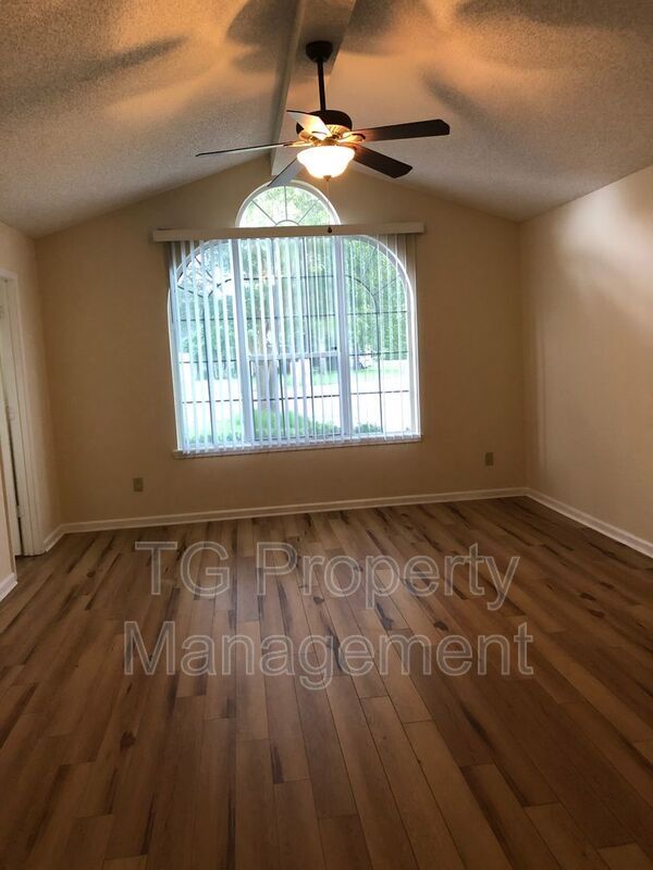 Building Photo - 12910 Forest Glen Ct S