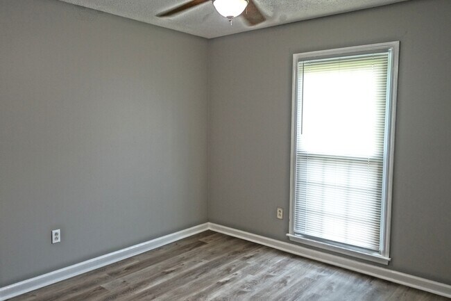Building Photo - 111 Scarlet Oak Cir