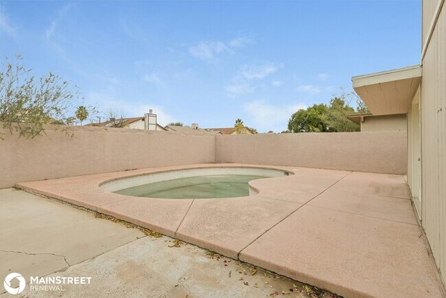 Building Photo - 737 E Oregon St