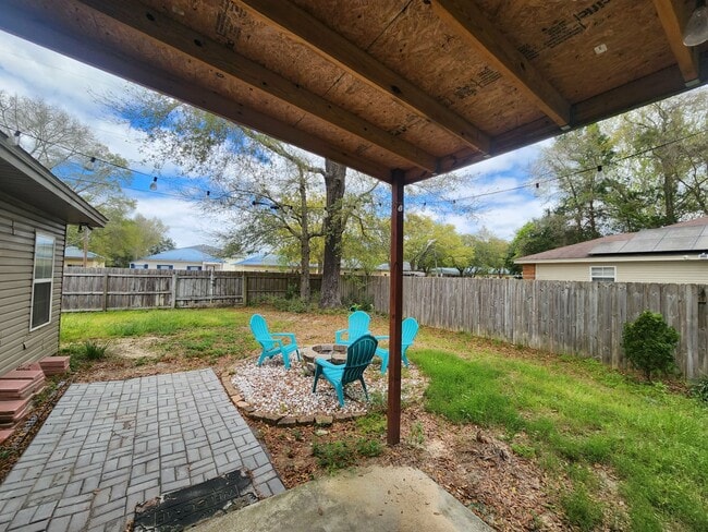 Building Photo - 102 Quince Ave